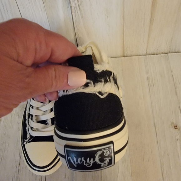 💥WINTER SALE💥GYPSY JAZZ/ VERY G- DAKO BLACK DISTRESSED SNEAKERS - Picture 6 of 8